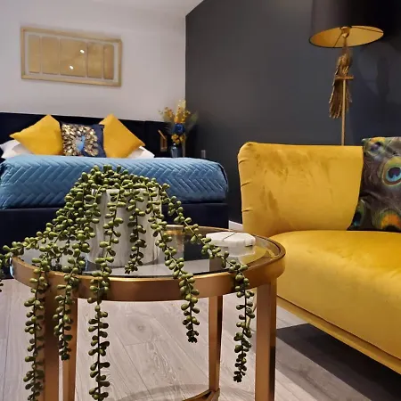 Central Boutique Studio Йорк Экстерьер фото