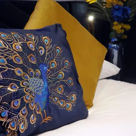 Central Boutique Studio Йорк Экстерьер фото