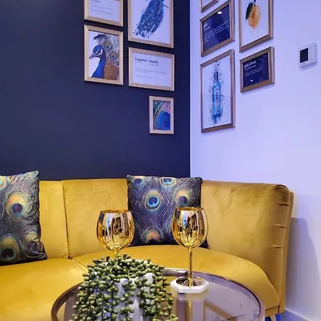 Central Boutique Studio Йорк Экстерьер фото